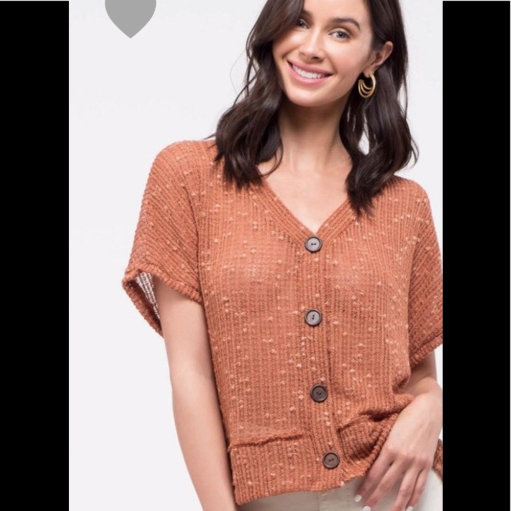 KNIT TOP
